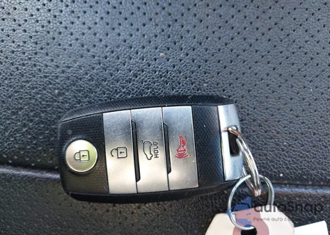 2016 Kia Sorento 3.3L Ex z USA, uszkodzony, nr VIN 5XYPHDA59GG133689